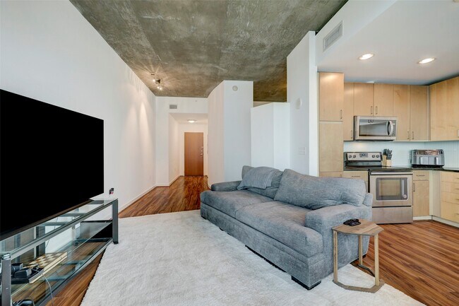 Building Photo - 5925 Almeda Rd