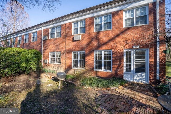 Building Photo - 3224 Martha Custis Dr