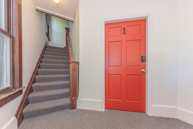 Building Photo - 1031 S Forest Ave