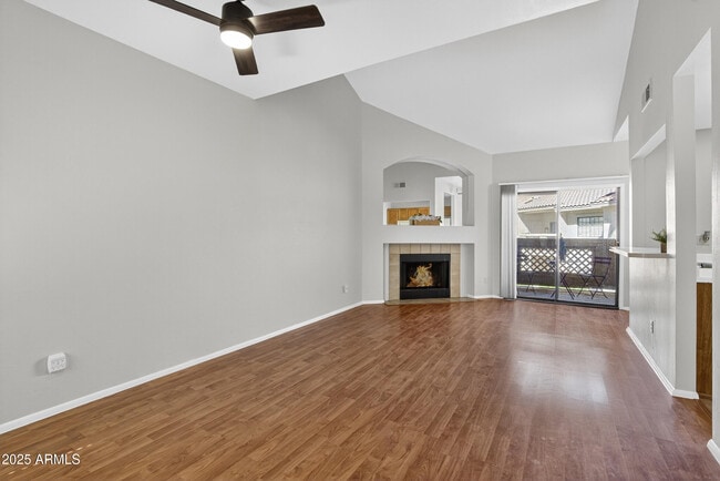 Building Photo - 930 N Mesa Dr