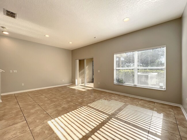 Building Photo - Clubside Pointe