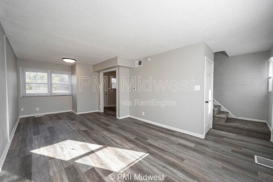 Building Photo - 6050 E 16th St