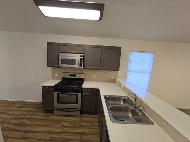 Building Photo - 5006 Mill Creek Dr