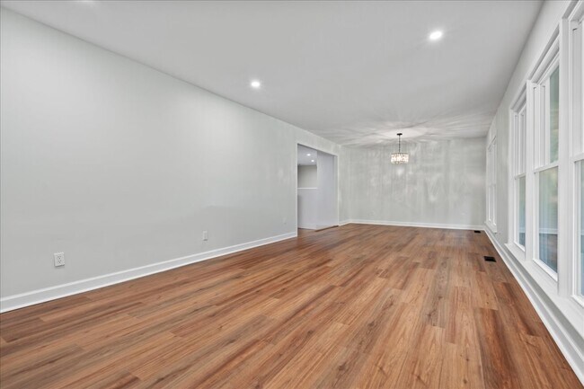 Building Photo - 511 Arbor Dr