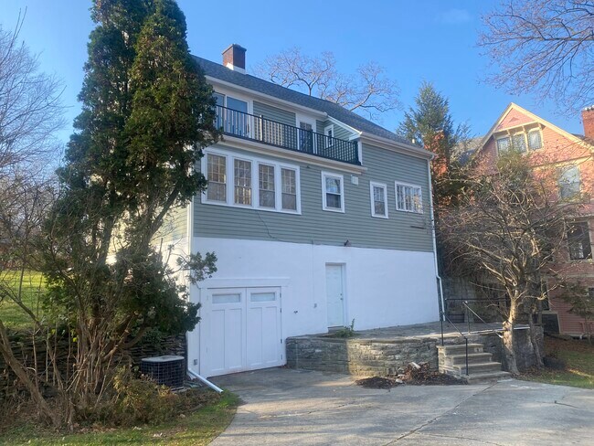 Building Photo - 313 Hudson St