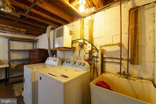 Building Photo - 4400 Garrett Park Rd