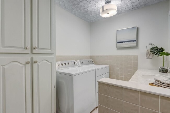 Building Photo - 338 Tarpon Ave