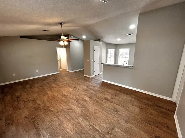 Building Photo - 7508 Briarbay Loop