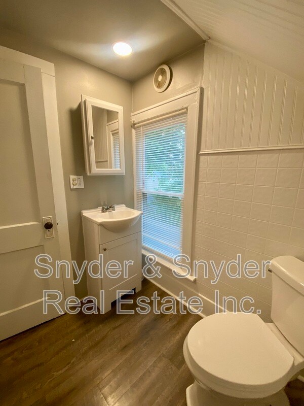 Building Photo - 438 Crestwood Ave