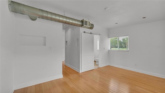 Building Photo - 2128 Sycamore Dr