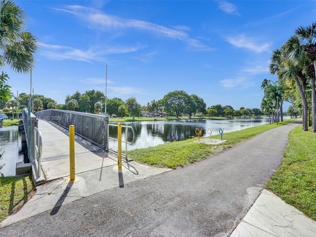 Building Photo - 17791 NE 13th Ave