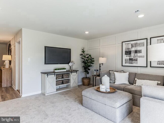Building Photo - 216 Macoun Way