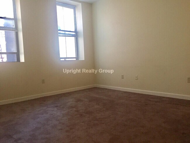 Building Photo - 71-73 Washington St. Unit 204J