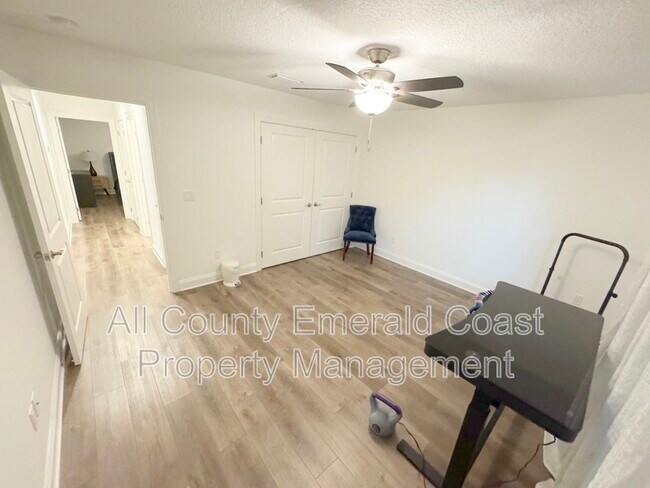 Building Photo - 481 Kelly St