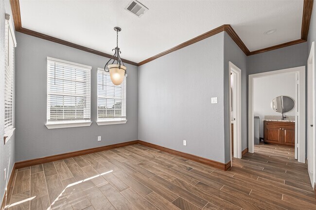 Building Photo - 2410 Engeling Rd