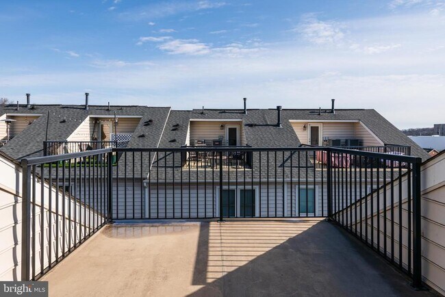 Building Photo - 3431 Kemper Rd
