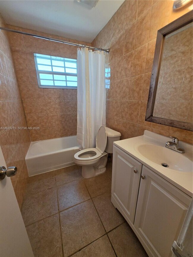 Building Photo - 940 Benevento Ave