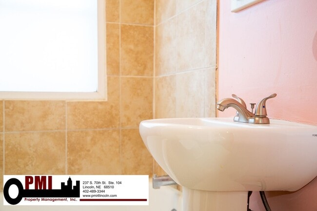 Building Photo - 1630 H St