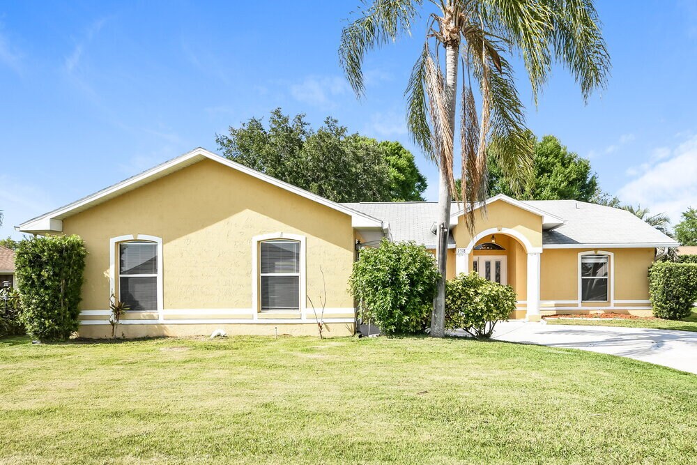 Building Photo - 2318 Sweetwater Blvd