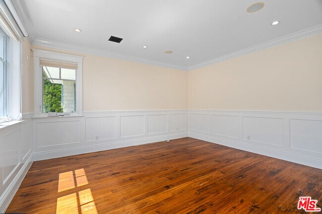 Building Photo - 117 S Burlingame Ave