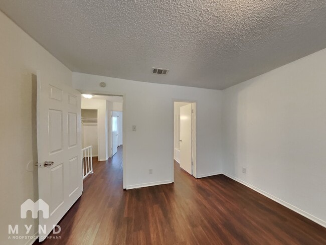 Building Photo - 2806 Wimbledon Ct