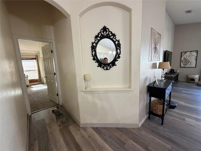 Building Photo - 723 Lady Diana Dr