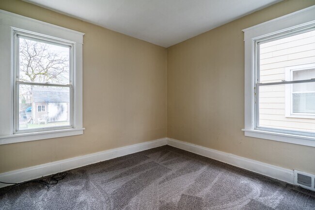 Building Photo - 223 Virgil Ave