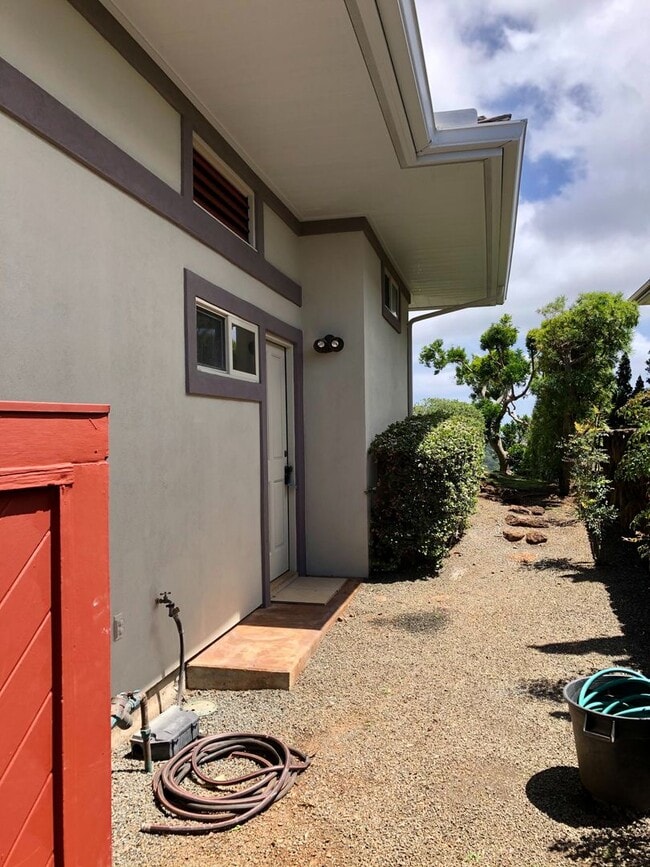 Building Photo - 3/2.5/2 Home - Located in the Beautiful Gated Community at Kahalakua- Endless Views!