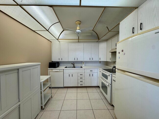 Building Photo - 4019 Lincoln A