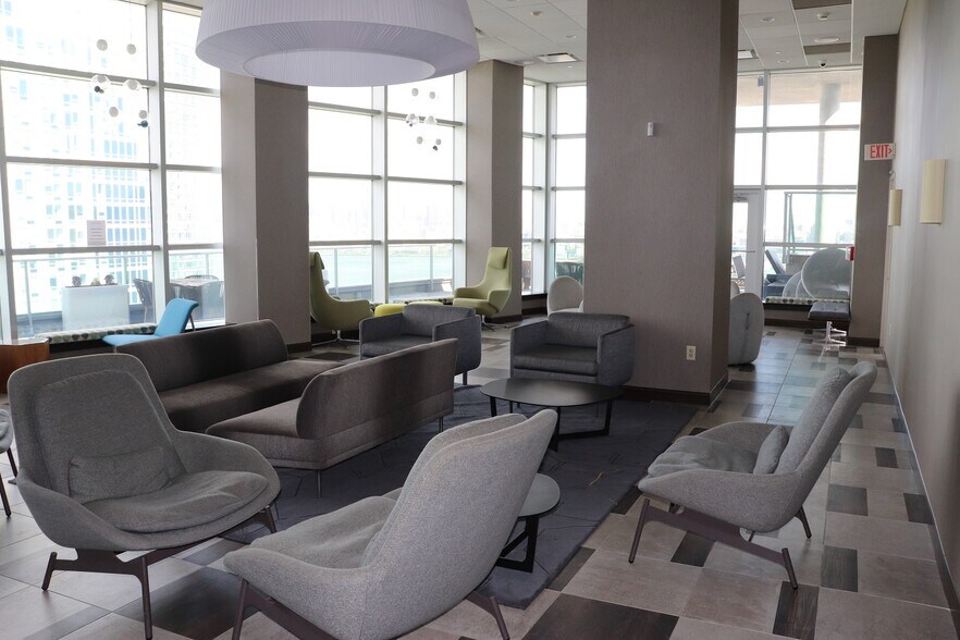 Building Photo - 20 Newport Pky