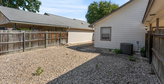Building Photo - 2214 Olympia Dr