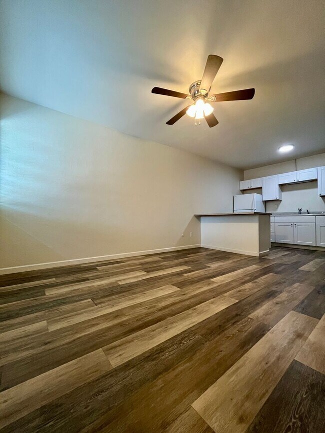 Building Photo - (WWA) 1 bedroom/1 bathroom