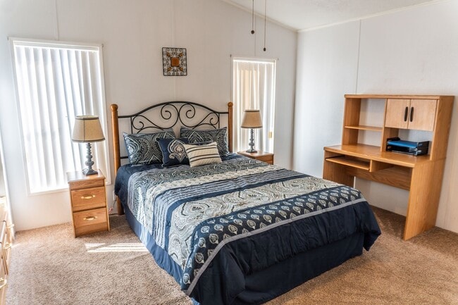 Building Photo - Cozy & Bright Manufactured Home in Fortuna...