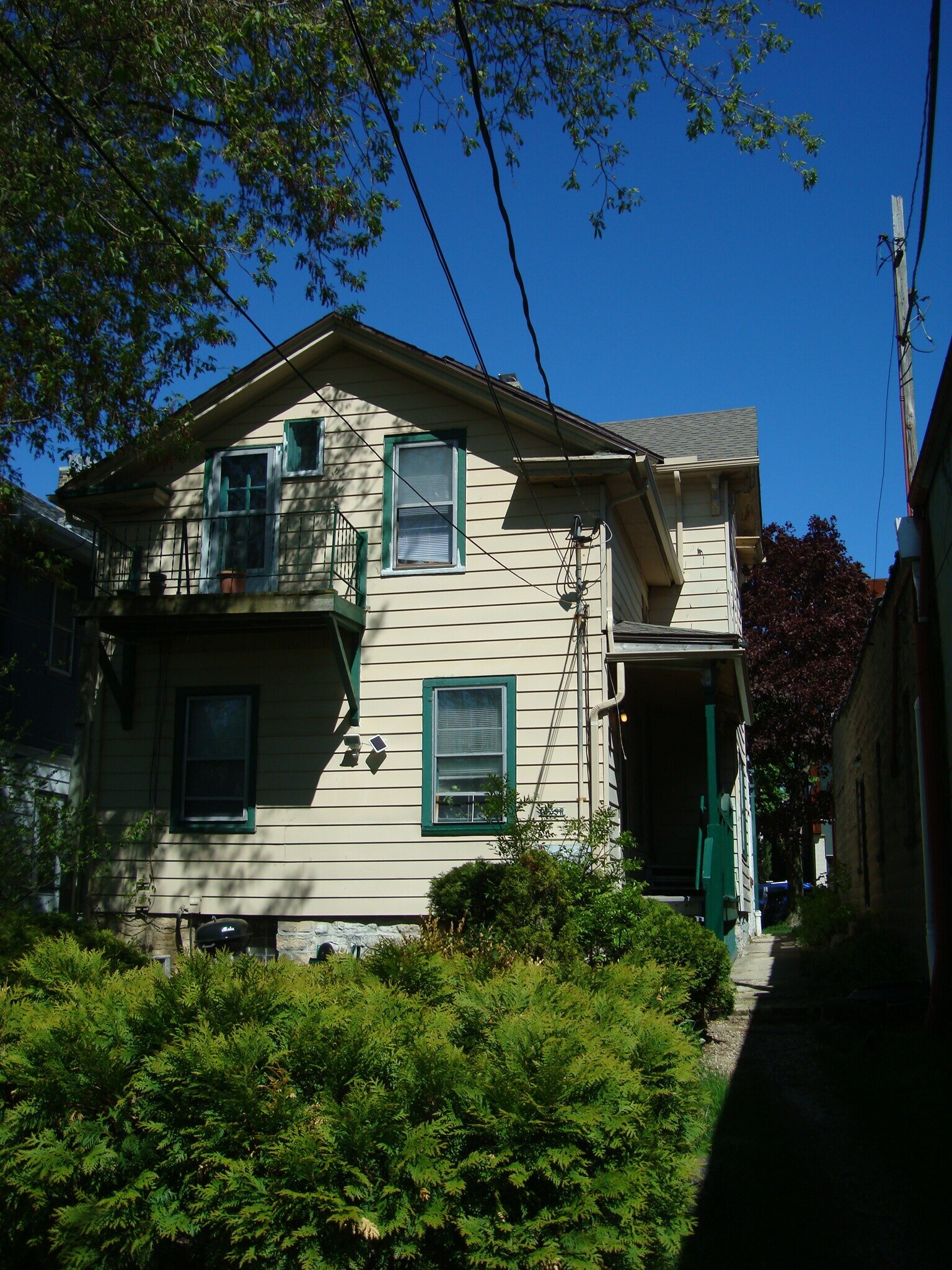 LOOKING EAST FROM ALLEY - 1539 N Jackson St