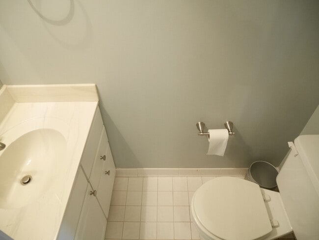 Building Photo - Generous 2 Bedroom Townhome in Baltimore!
