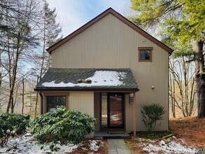 Building Photo - 2 Highland Square