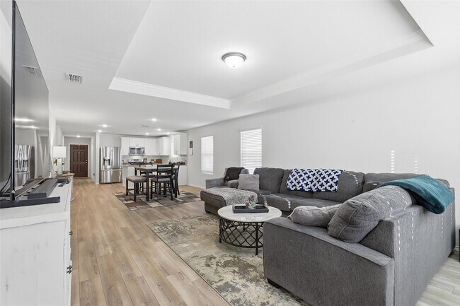 Building Photo - 10101 Newtown Dr