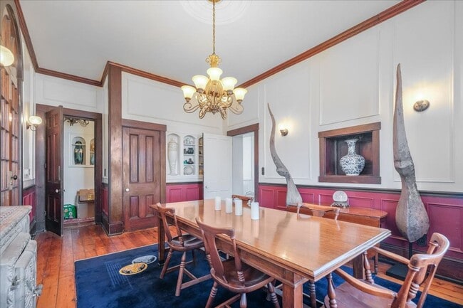 Building Photo - Historic, Character-Rich House - 3 Bed, 3 Bath (2 Full, 2 Half)