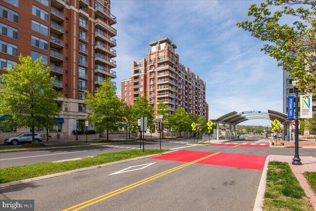 Building Photo - 3600 S Glebe Rd