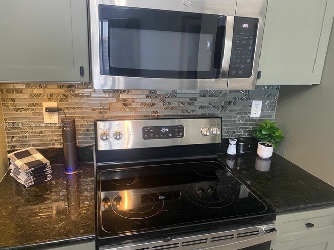 Building Photo - 10350 W Bay Harbor Dr