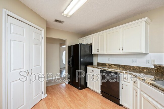 Building Photo - 809 Travis Ct