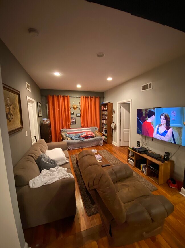 Living room - 1209 Southwest Blvd