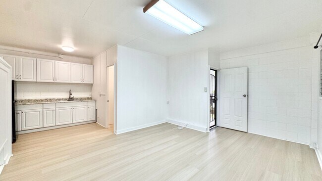 Building Photo - 3007 Lanikaula St