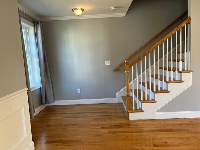 Building Photo - Gorgeous and newly renovated townhouse-sty...