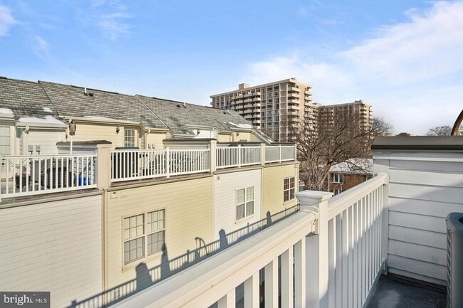 Building Photo - 428 N Thomas St