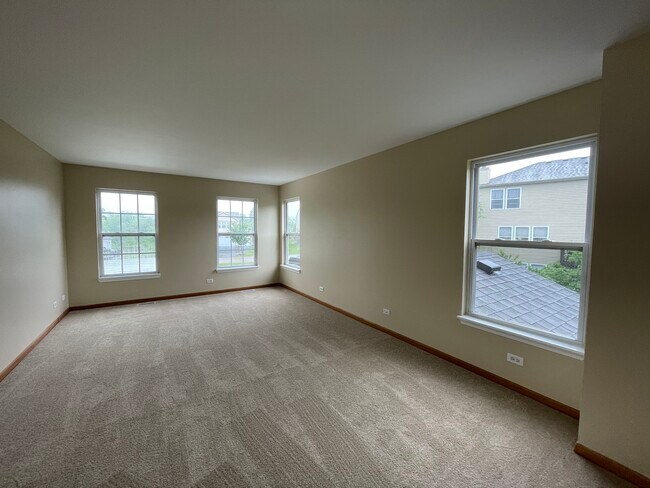 Building Photo - 649 Linda Ct