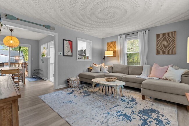 Building Photo - Furnished 4 bedroom Near NOB