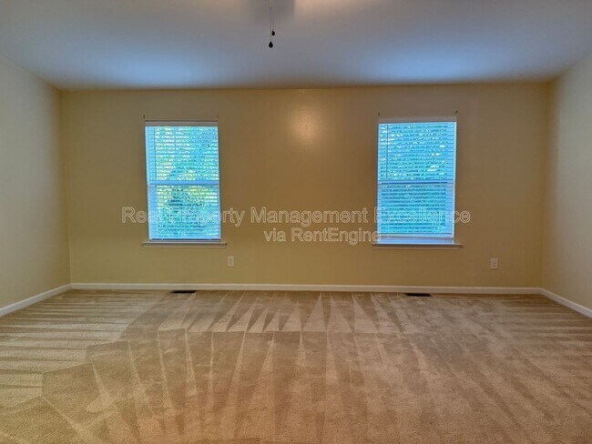 Building Photo - 300 Coalinga Lane