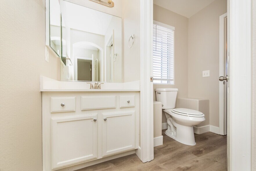 Building Photo - 10385 Adrianna Ave