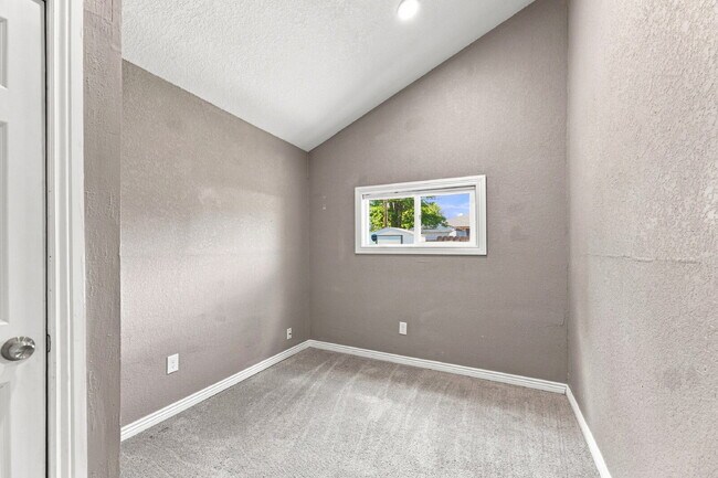 Building Photo - $2,800.95 with $300 Off the first month's rent, 3 Beds - 2 Baths, Single Family Home in Denver wi...